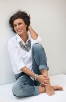 casual chic denim and white button down shirt