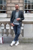 men's jeans and white sneakers