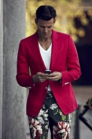 men's Style Mistakes, men's red blazer floral pants white vneck