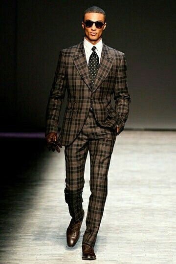 Men's pattern suits, black and brown plaid suit