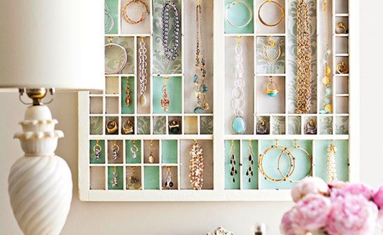 Jewelry Organization…Keep Your Jewels in Style, picture frame jewelry storage with colored background