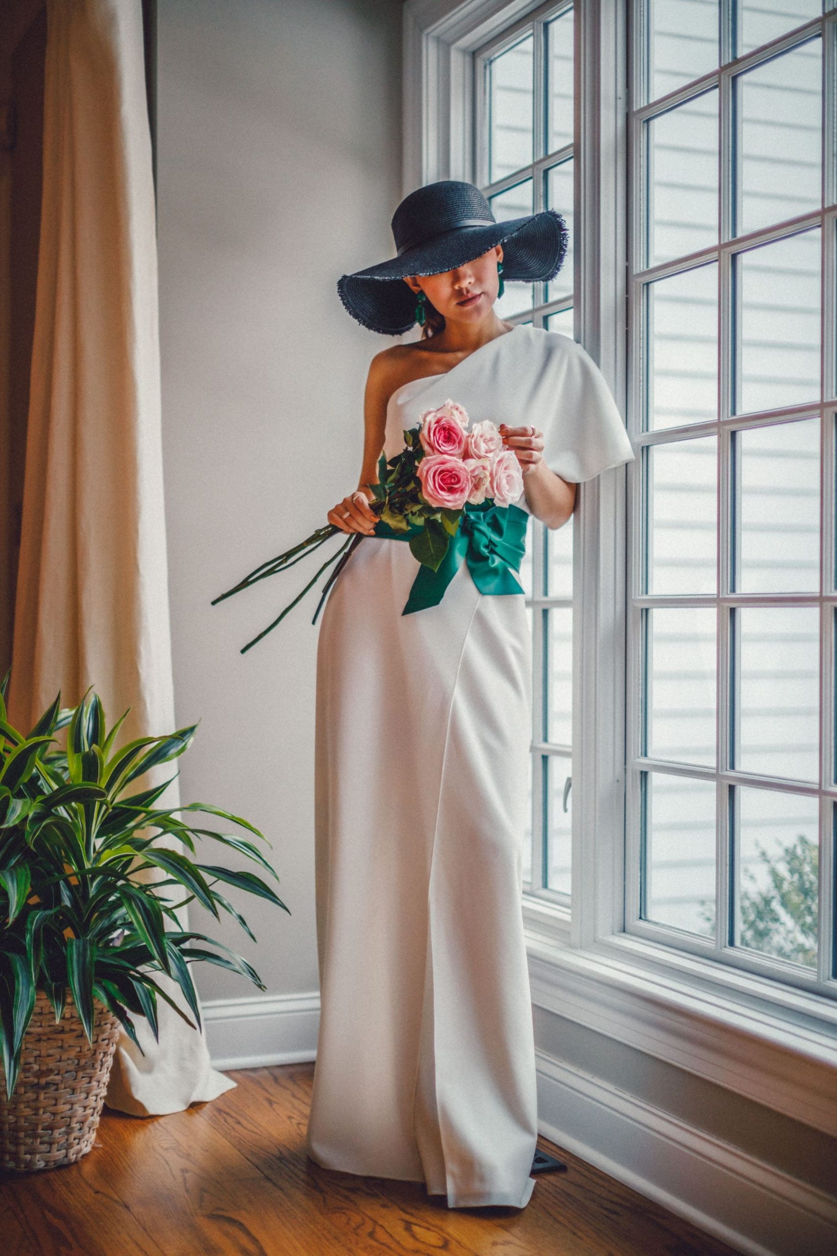 Stylish Looks for Holiday Travel, resort outfits, resort holiday travel looks, white maxi dress with green belt, straw hat, NotJessFashion